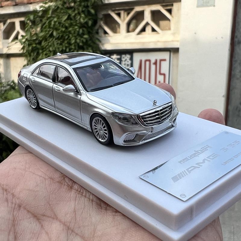 Dealer Edition Car Model By Fine Works,1:64 Mercedes Benz S65 AMG W222,Diecast Model for Collections,Display and Gift for Friend
Dealer Edition Car Model By Fine Works,1:64 Mercedes Benz S65 AMG W222,Diecast Model for Collections,Display and Gift for Friend