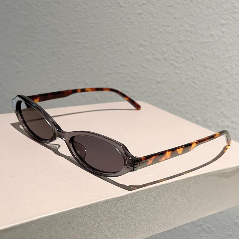 KAMMPT Vintage Oval Sunglasses New Fashion Candy Color Rim Outdoor Decor Shades New Trendy Brand Design Korean Style Sun Glasses without case
KAMMPT Vintage Oval Sunglasses New Fashion Candy Color Rim Outdoor Decor Shades New Trendy Brand Design Korean Style Sun Glasses without case