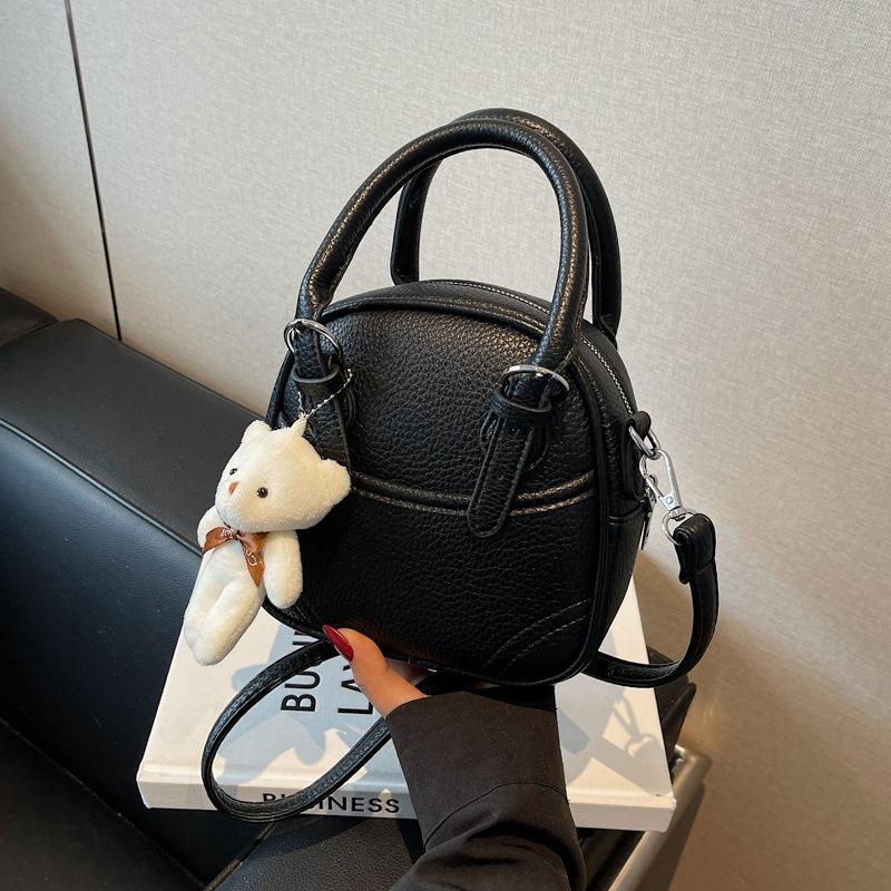 High-end hand carry spring and summer new fashion trend versatile shoulder bag simple women s small square bag чорний
High-end hand carry spring and summer new fashion trend versatile shoulder bag simple women s small square bag чорний