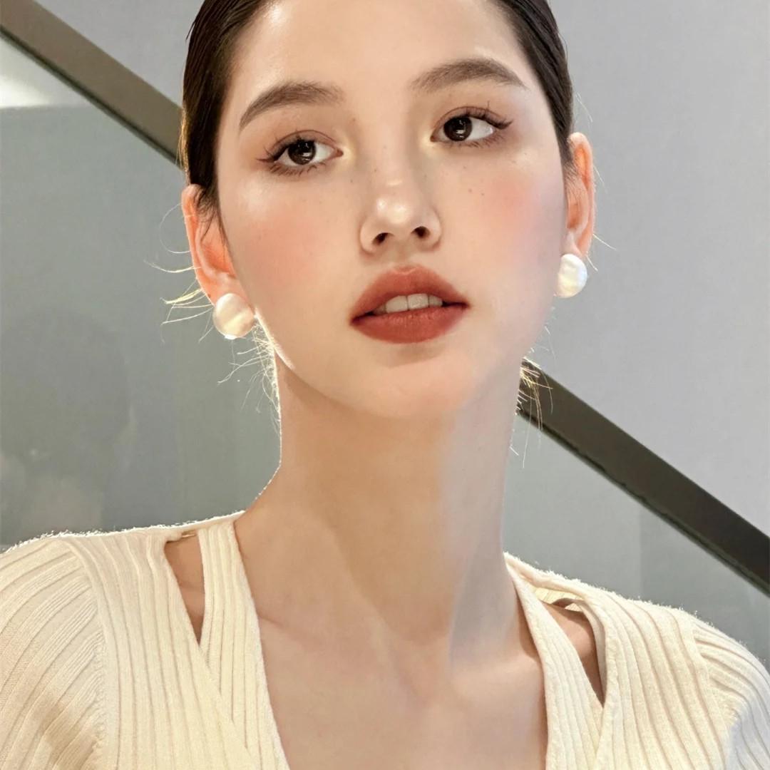 S silver needle French alloy steamed bread beads stud earrings brushed process retro fashionable atmosphere ins срібний
S silver needle French alloy steamed bread beads stud earrings brushed process retro fashionable atmosphere ins срібний