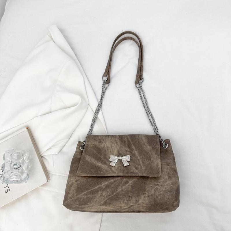 Niche casual shoulder bag 2024 spring new Korean version simple large-capacity tote bag simple and fashionable commuter bag хакі
Niche casual shoulder bag 2024 spring new Korean version simple large-capacity tote bag simple and fashionable commuter bag хакі