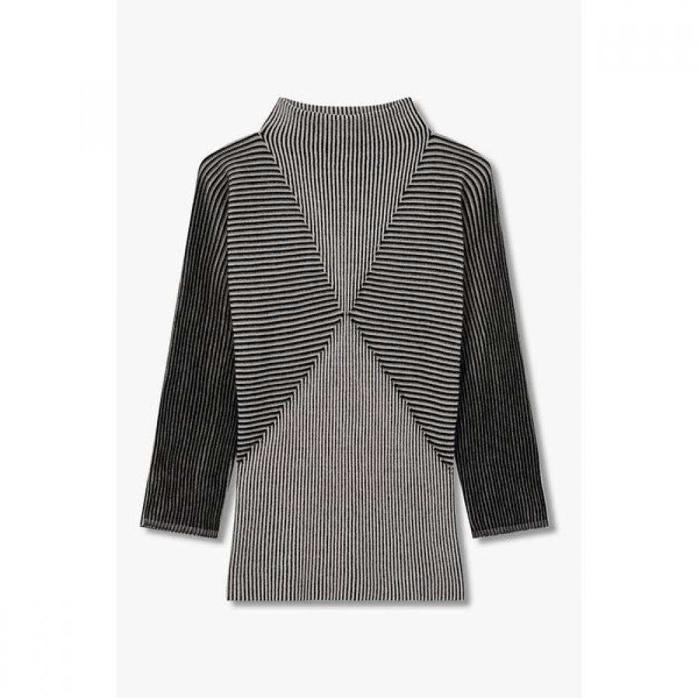 Emporio Armani Women S Stripe Mock Neck Sweater A525328530 M
Emporio Armani Women S Stripe Mock Neck Sweater A525328530 M