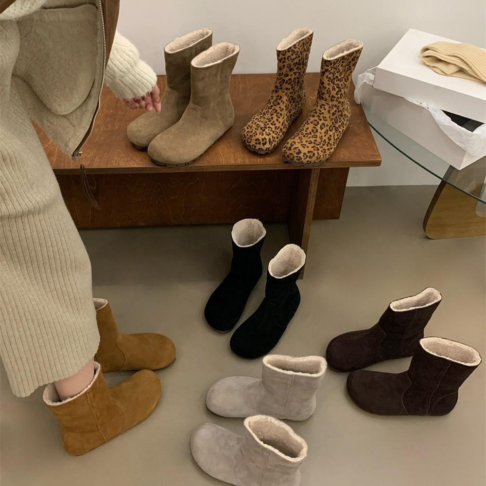 2025 autumn and winter new round head velvet lamb wool low tube thin Martin snow shoes warm women s short boots 40 темный кофе
2025 autumn and winter new round head velvet lamb wool low tube thin Martin snow shoes warm women s short boots 40 темный кофе