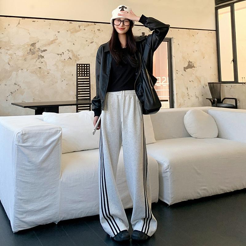 Американские брюки-палаццо с косыми тремя полосками в стиле осени и зимы, модные, повседневные, свободные, прямые, спортивные XL
Американские брюки-палаццо с косыми тремя полосками в стиле осени и зимы, модные, повседневные, свободные, прямые, спортивные XL