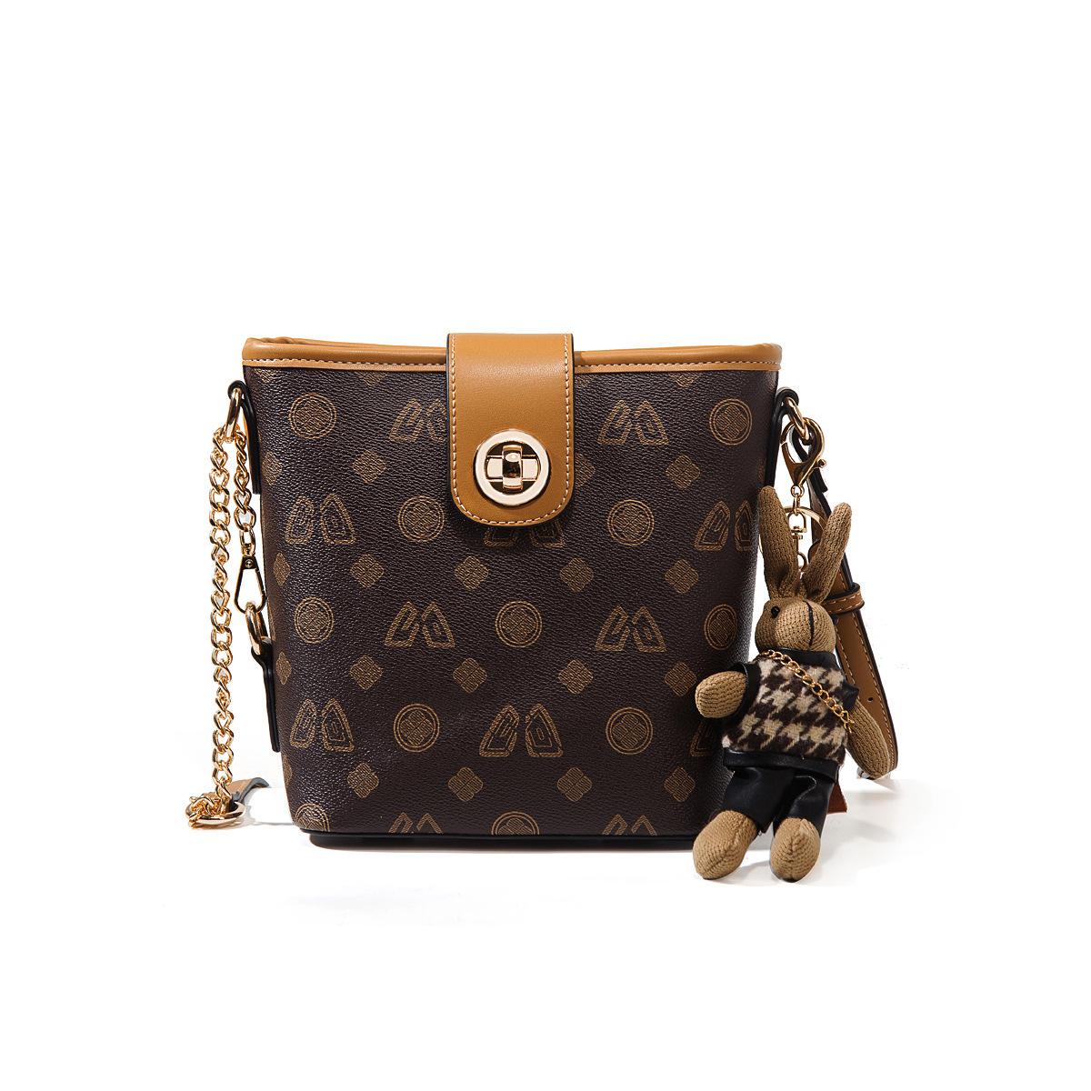 Эта модная сумка кроссбоди в форме ведра из полиуретана с принтом отличается нишевым дизайном, который демонстрирует очарование и является универсальной сумкой на одно плечо.
Эта модная сумка кроссбоди в форме ведра из полиуретана с принтом отличается нишевым дизайном, который демонстрирует очарование и является универсальной сумкой на одно плечо.