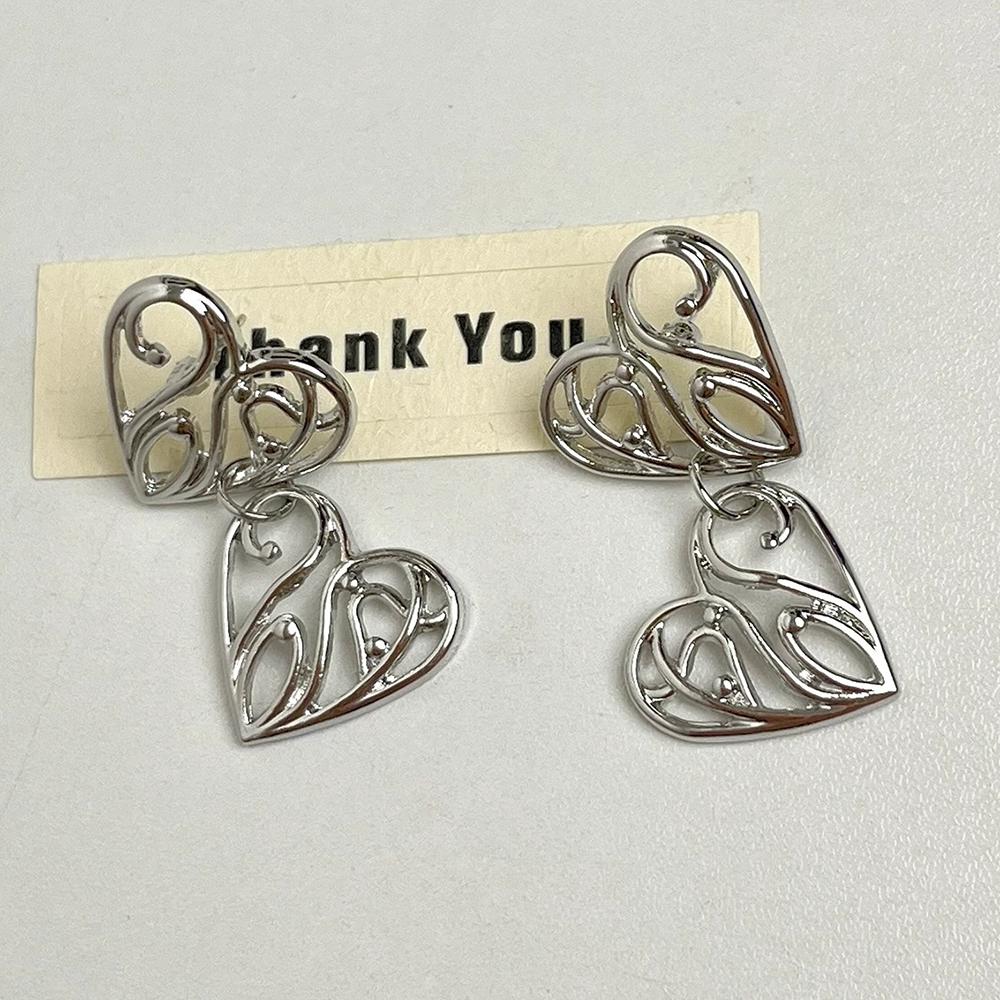 2025 New Hollowed-Out Heart-Shaped Pendant Earrings For Women Simple Metal Cold And Trendy Ear Studs a Jewelry Gift For Friends
2025 New Hollowed-Out Heart-Shaped Pendant Earrings For Women Simple Metal Cold And Trendy Ear Studs a Jewelry Gift For Friends