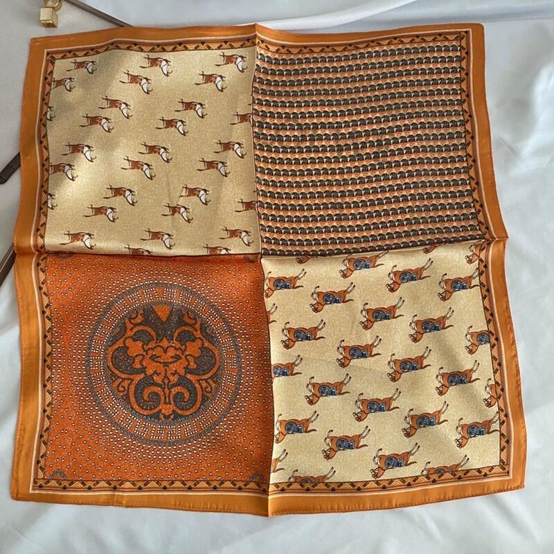 Французский платок из тутового шелка с тотемом лошади
Французский платок из тутового шелка с тотемом лошади