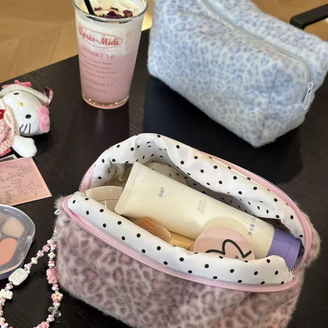 2025 Pink Leopard Print Makeup and Toiletry Bag for Women - Portable Travel Cosmetic Storage синий
2025 Pink Leopard Print Makeup and Toiletry Bag for Women - Portable Travel Cosmetic Storage синий
