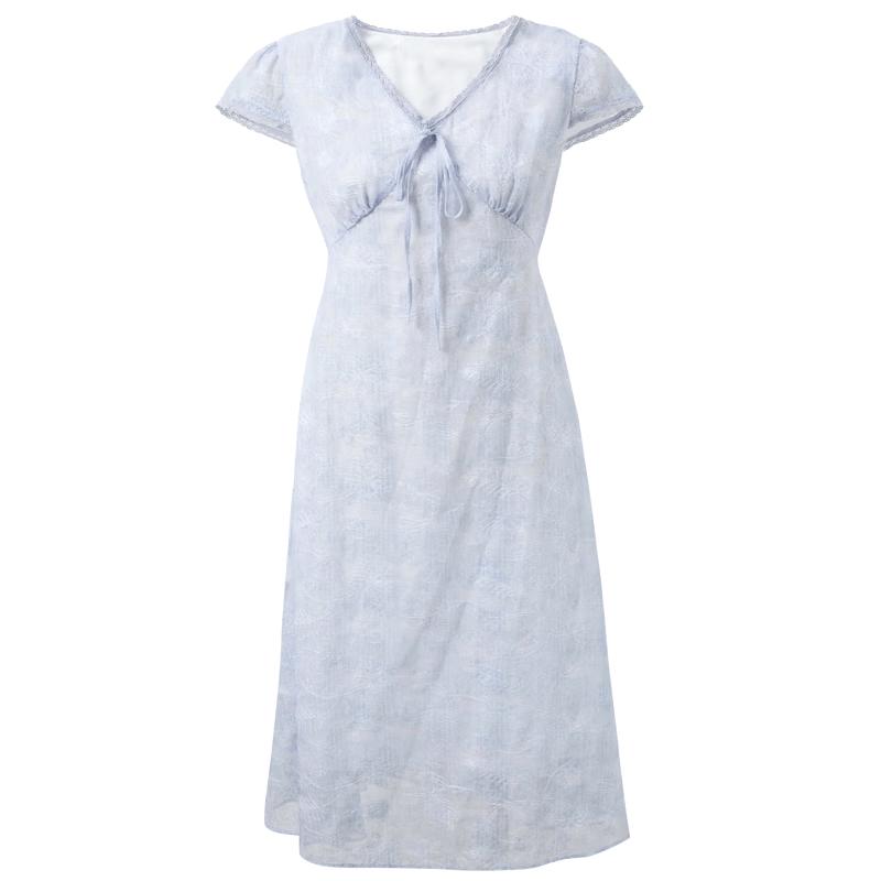 French Style Floral Embroidered V-Neck Maxi Dress M
French Style Floral Embroidered V-Neck Maxi Dress M