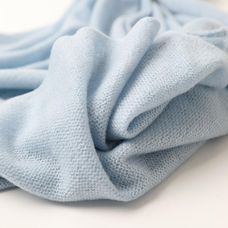 Autumn and winter new cashmere knitted fashion trend scarf warm couple shawl origin in Inner Mongolia світло-синій колір
Autumn and winter new cashmere knitted fashion trend scarf warm couple shawl origin in Inner Mongolia світло-синій колір