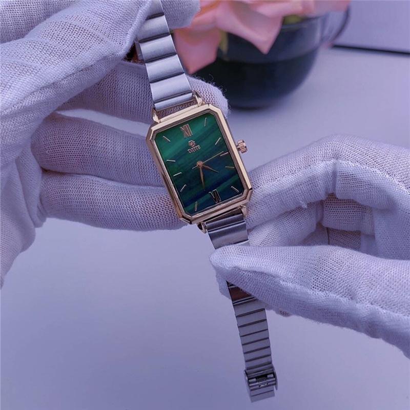 High-Value Square Bracelet Watch, Junior High School Student Niche Temperament, Fashionable, Exquisite And Small Niche Quartz Watch
High-Value Square Bracelet Watch, Junior High School Student Niche Temperament, Fashionable, Exquisite And Small Niche Quartz Watch
