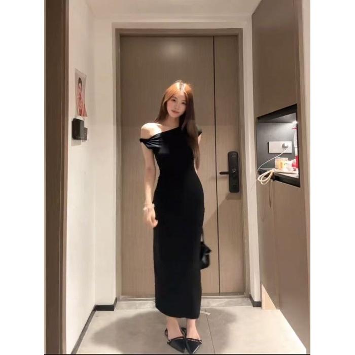 One-word shoulder design pure spring and summer off-the-shoulder sleeveless slanted shoulder dress women s summer dew long dress coffee color black XL чорний
One-word shoulder design pure spring and summer off-the-shoulder sleeveless slanted shoulder dress women s summer dew long dress coffee color black XL чорний