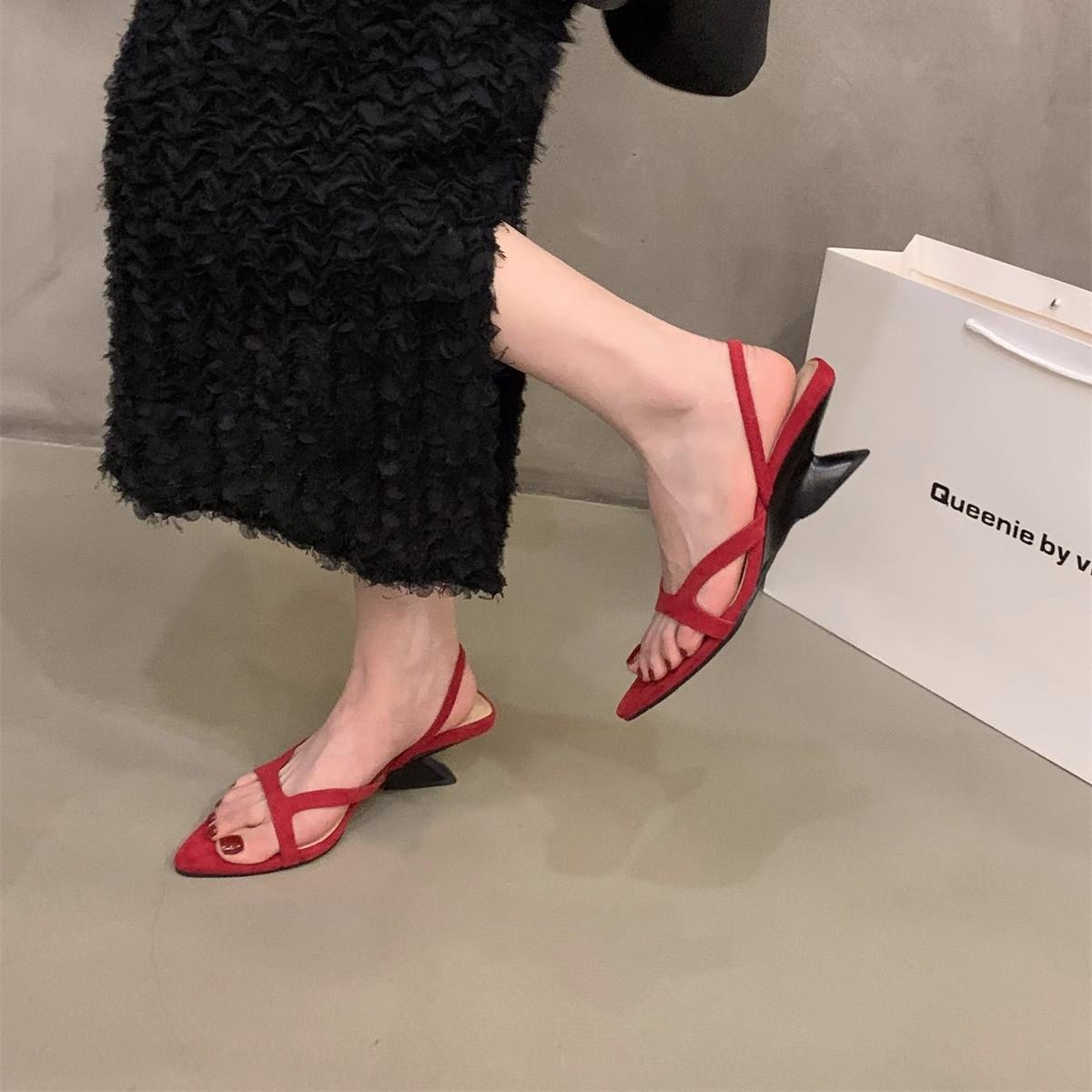 Wedge heel red one-word slippers fairy shoes wear 2025 summer with skirt French sandals 35 красный
Wedge heel red one-word slippers fairy shoes wear 2025 summer with skirt French sandals 35 красный
