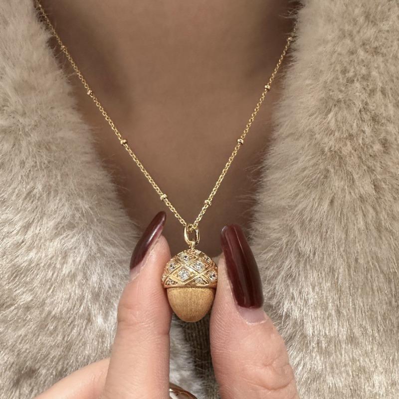 Light luxury charms wire drawing craft necklaces high-end fashion crystal vintage texture pinecone pendant collar chain jewelry 45cm
Light luxury charms wire drawing craft necklaces high-end fashion crystal vintage texture pinecone pendant collar chain jewelry 45cm