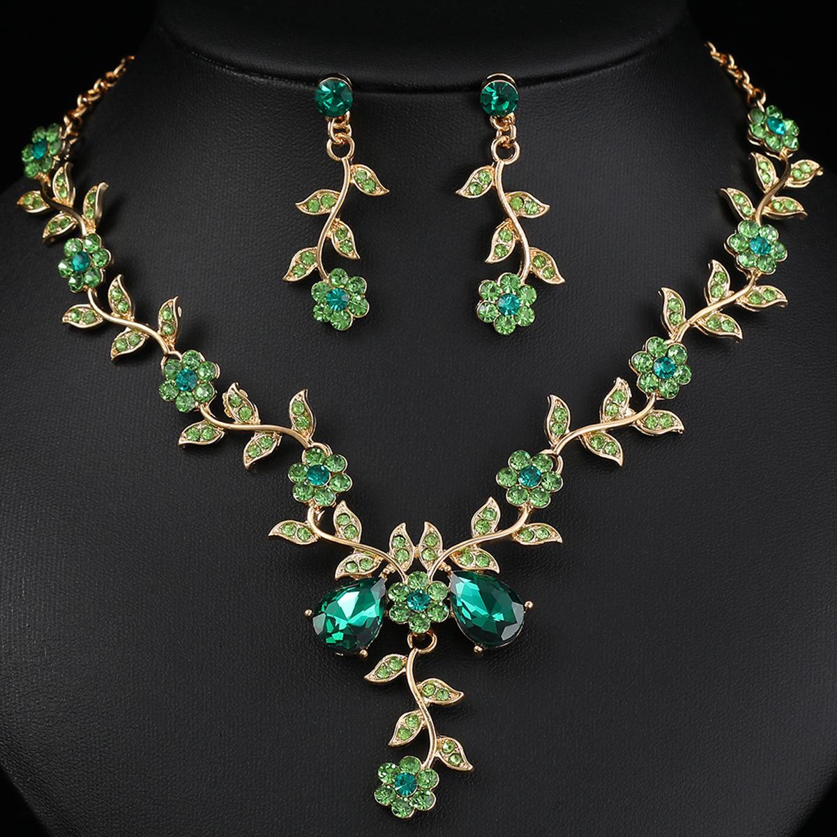 2026 European and American Jewelry Necklace Earrings Set High-end Three-piece Bridal Wedding Accessories 45CM зелений
2026 European and American Jewelry Necklace Earrings Set High-end Three-piece Bridal Wedding Accessories 45CM зелений