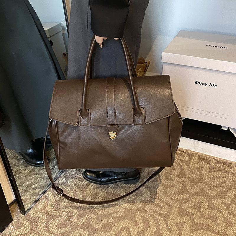 Retro fashion casual tote bag, new versatile large-capacity shoulder bag, high-end big bag.
Retro fashion casual tote bag, new versatile large-capacity shoulder bag, high-end big bag.