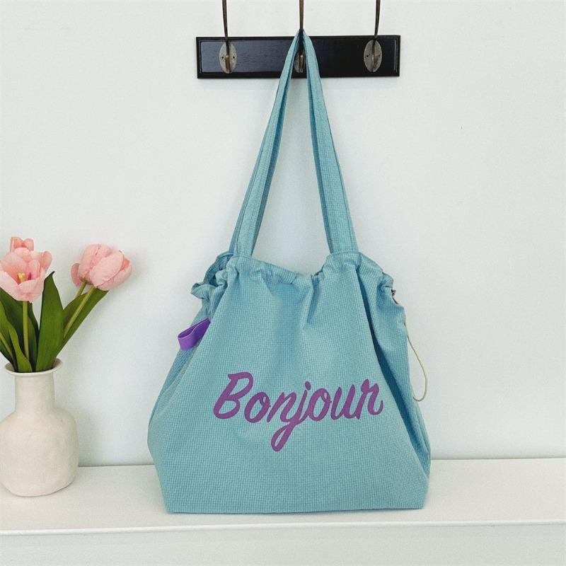 Summer out travel lightweight nylon large-capacity bag women s new letter printed drawstring canvas bag светло-синий
Summer out travel lightweight nylon large-capacity bag women s new letter printed drawstring canvas bag светло-синий