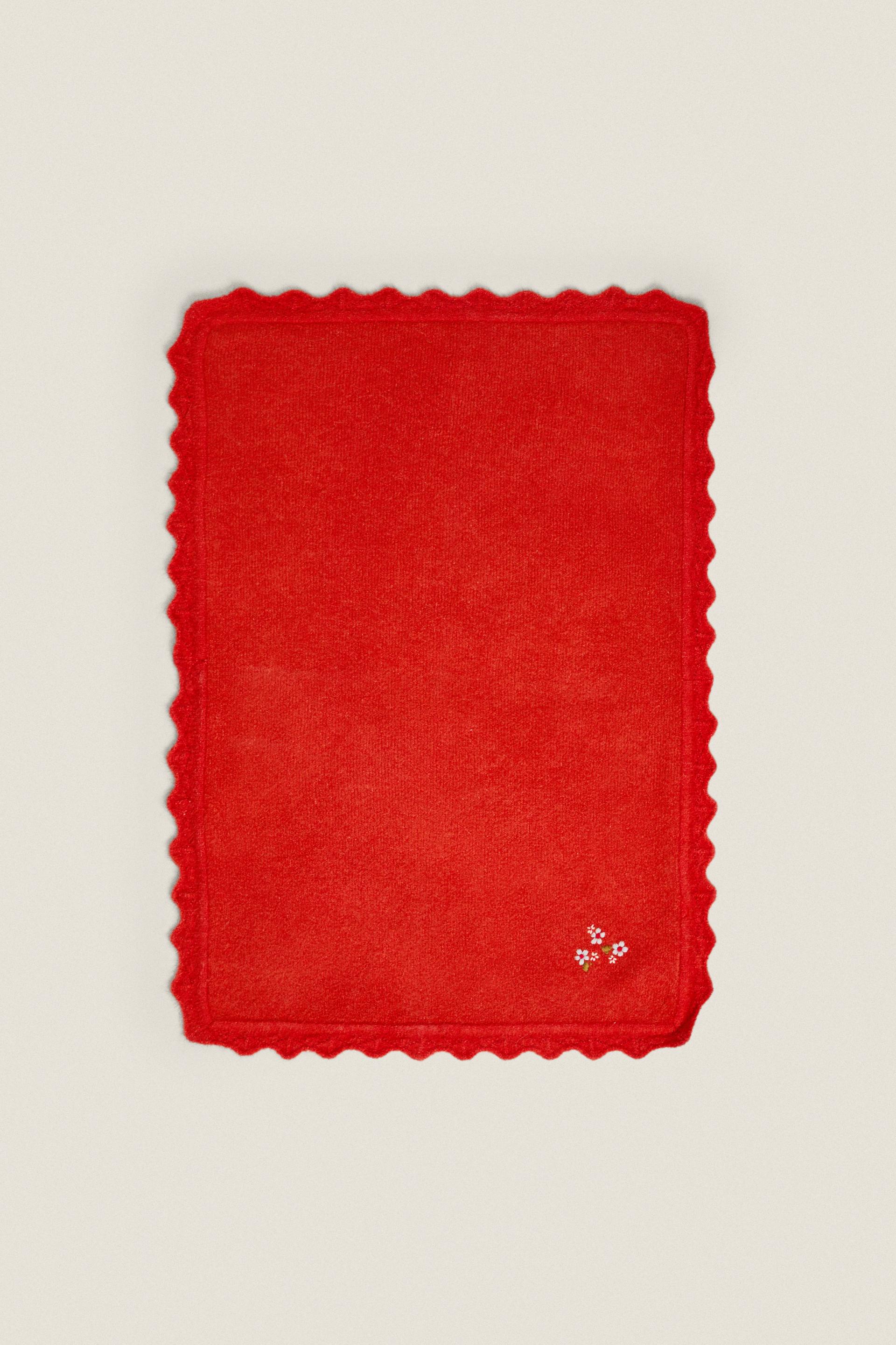 ДЕТСКОЕ ВЫШИВАННОЕ ПЛЕТО С ЦВЕТАМИ