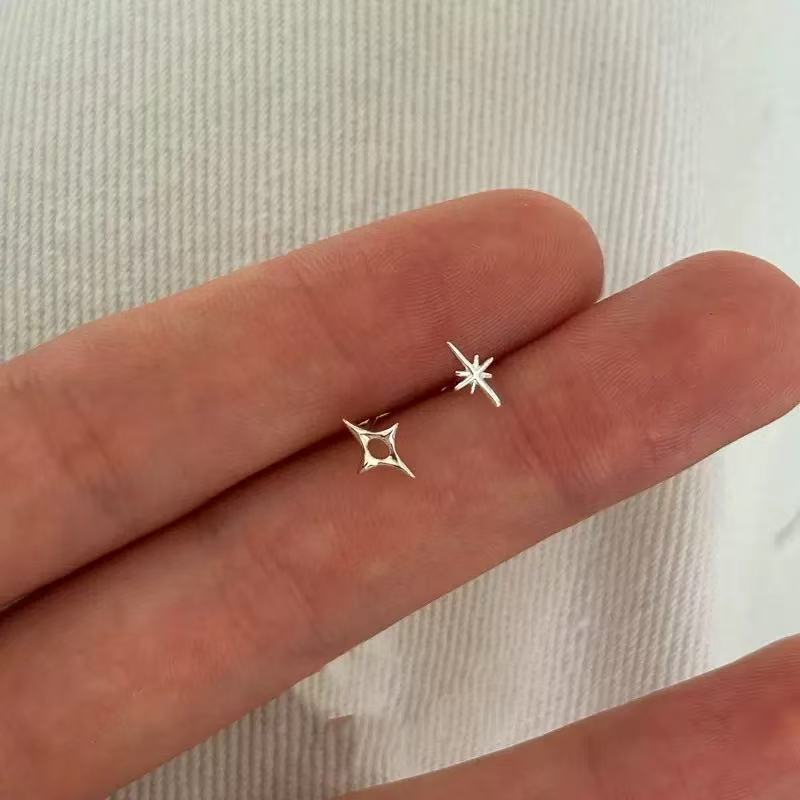 Fashionable Asymmetrical Starry Earrings 1 pair of earrings
Fashionable Asymmetrical Starry Earrings 1 pair of earrings