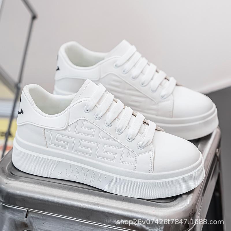 Осіннє чоловіче взуття нові дихаючі маленькі білі туфлі хлопчики тренд універсальні платформа спортивне взуття повсякденні кеди модне взуття 44
Осіннє чоловіче взуття нові дихаючі маленькі білі туфлі хлопчики тренд універсальні платформа спортивне взуття повсякденні кеди модне взуття 44