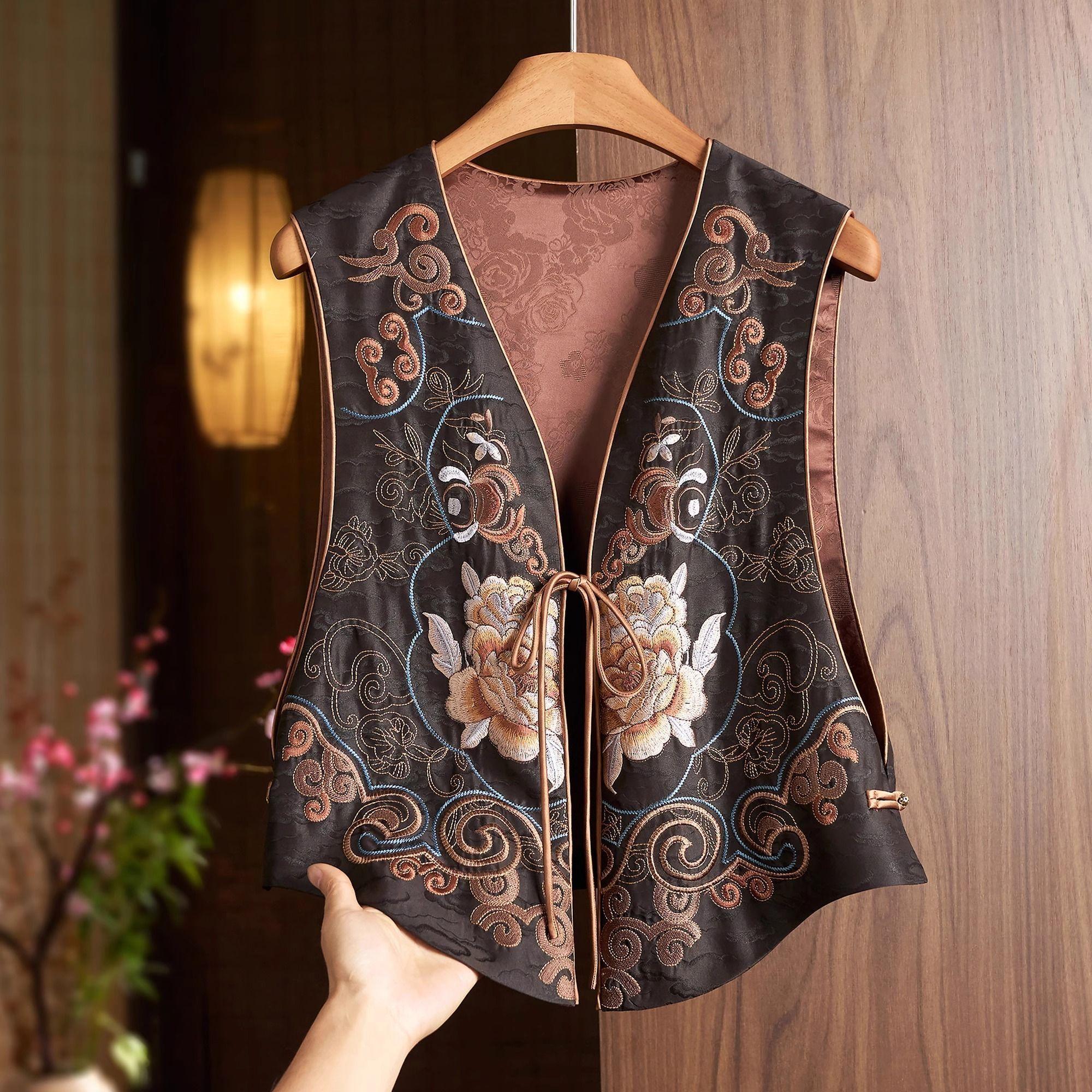 Satin Silk Vest Jacket for Women Spring V-Neck Chinese Style Embroidery Top Women s Fashion Outerwear S
Satin Silk Vest Jacket for Women Spring V-Neck Chinese Style Embroidery Top Women s Fashion Outerwear S