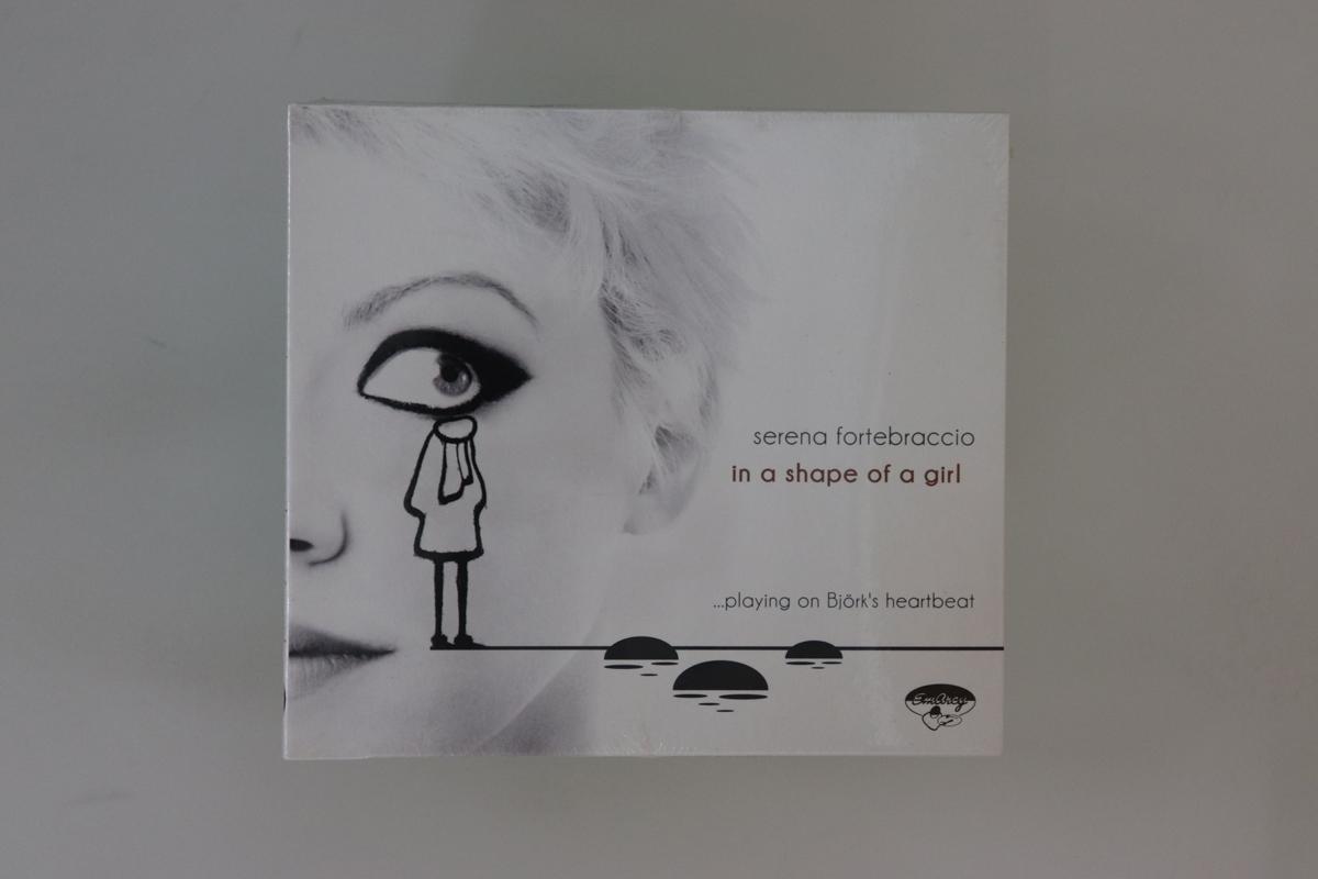 CD SERENA FORTEBRACCIO In A Shape Of A Girl ... Playing On 0602537271368 EMARCY 2013 Italy Jazz Used
CD SERENA FORTEBRACCIO In A Shape Of A Girl ... Playing On 0602537271368 EMARCY 2013 Italy Jazz Used