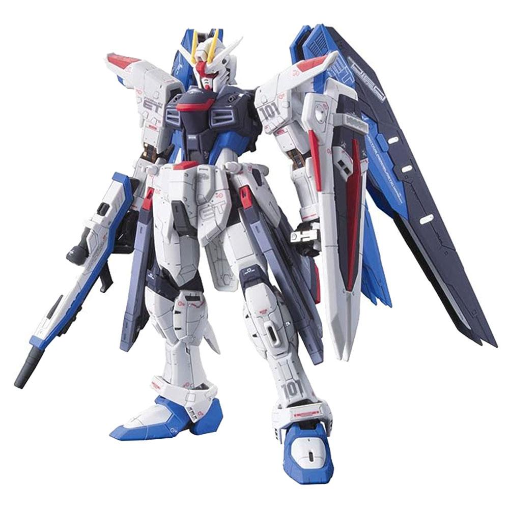 Масштабная модель Bandai RG Freedom Gundam 1/144 
Масштабная модель Bandai RG Freedom Gundam 1/144