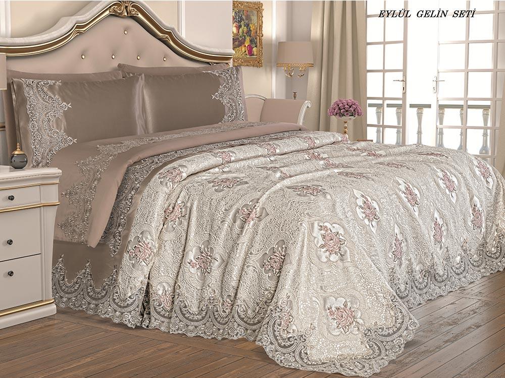 Сентябрьский свадебный комплект с французским кружевом Cappunico
Сентябрьский свадебный комплект с французским кружевом Cappunico