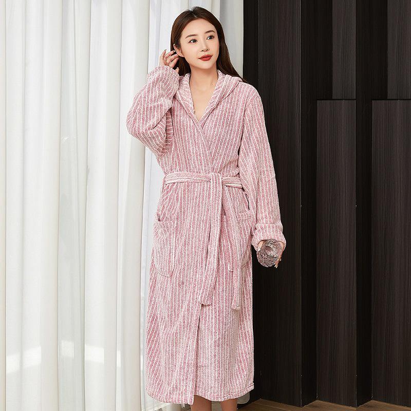 Coral Velvet Thickened Women s Bathrobe, Long Soft Nightgown, Couple s Robe, Comfortable Homewear One Size (Length 110cm)
Coral Velvet Thickened Women s Bathrobe, Long Soft Nightgown, Couple s Robe, Comfortable Homewear One Size (Length 110cm)