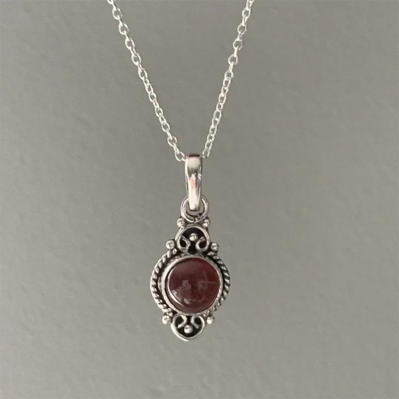 Vintage Bohemian Garnet Pendant Necklace for Women Creative Gorgeous Carved Red Personalized Necklace Zircon Accessories
Vintage Bohemian Garnet Pendant Necklace for Women Creative Gorgeous Carved Red Personalized Necklace Zircon Accessories