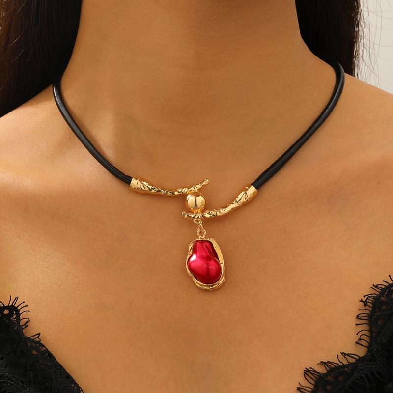 French Retro Imitation Baroque Pearl Pendant Necklace for Women Personality Metal Ball Black Rope Clavicle Chain Charms Zircon красный
French Retro Imitation Baroque Pearl Pendant Necklace for Women Personality Metal Ball Black Rope Clavicle Chain Charms Zircon красный