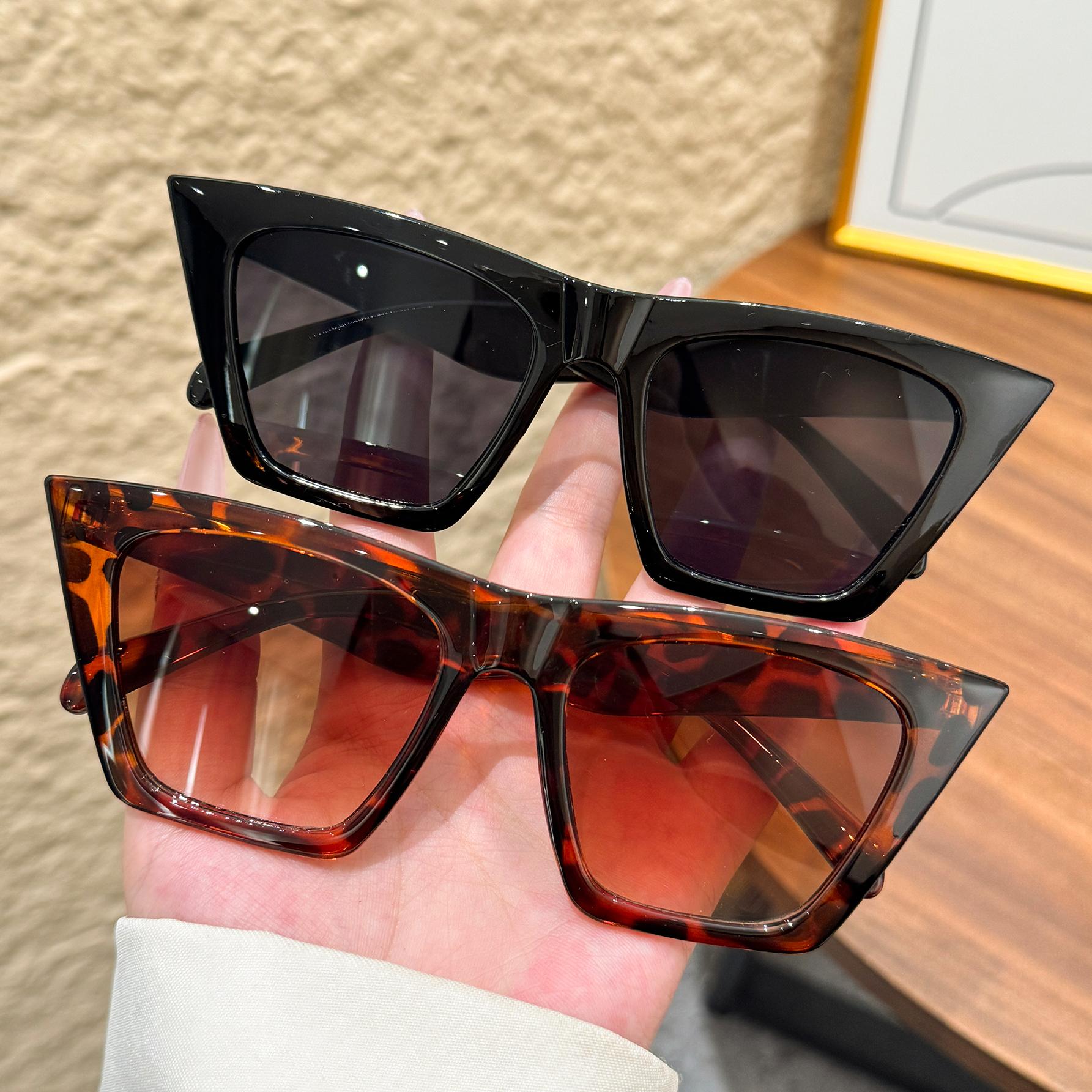 2Pcs Trendyy and Fashionable Large-Frame Cat-Eye Set Glasses, High-End Dopamine Color Combination Set, Suitable for Gift Giving
2Pcs Trendyy and Fashionable Large-Frame Cat-Eye Set Glasses, High-End Dopamine Color Combination Set, Suitable for Gift Giving