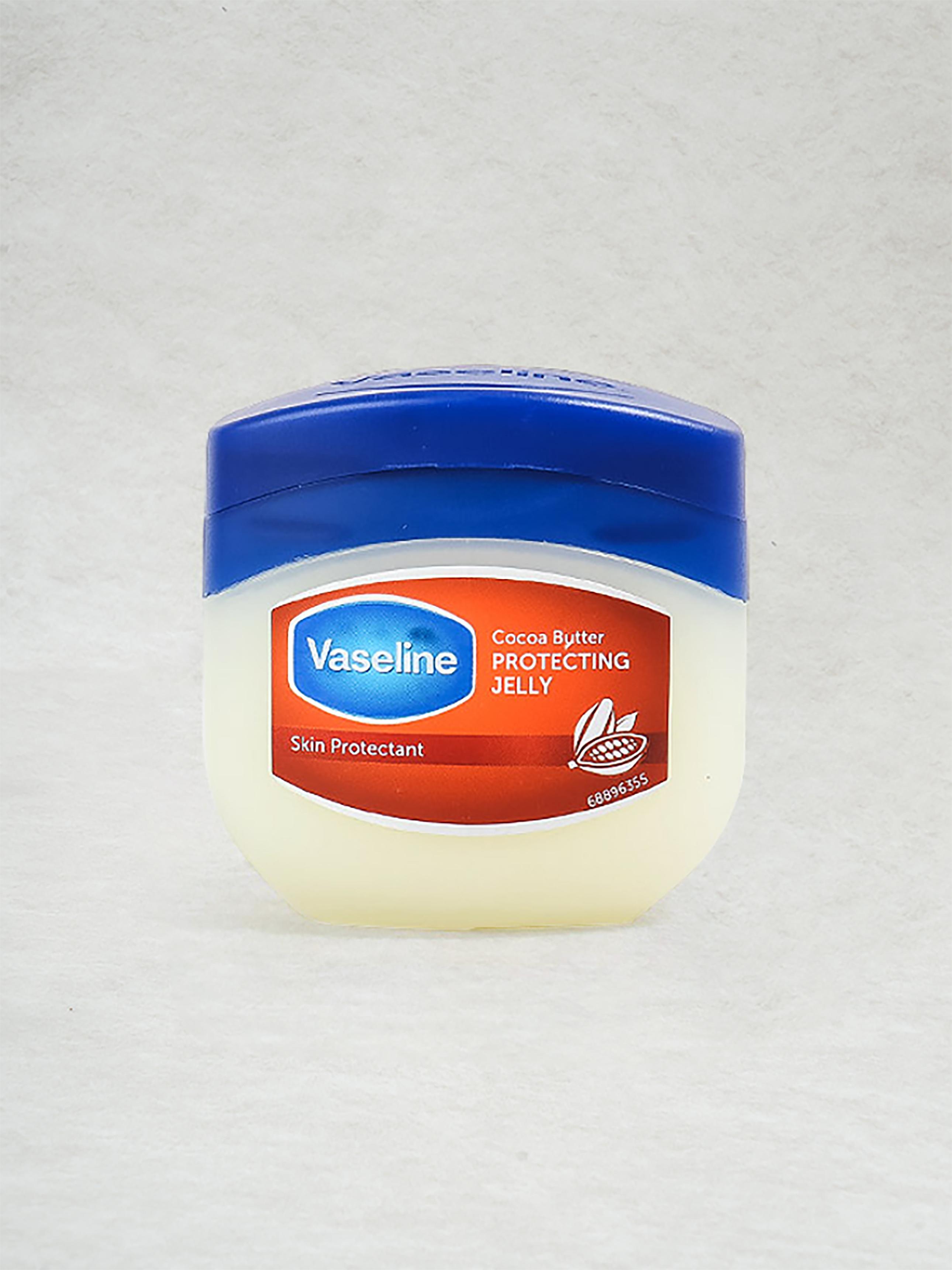 Vaseline Cocoa Butter Protecting Jelly 100ml 1ea
Vaseline Cocoa Butter Protecting Jelly 100ml 1ea