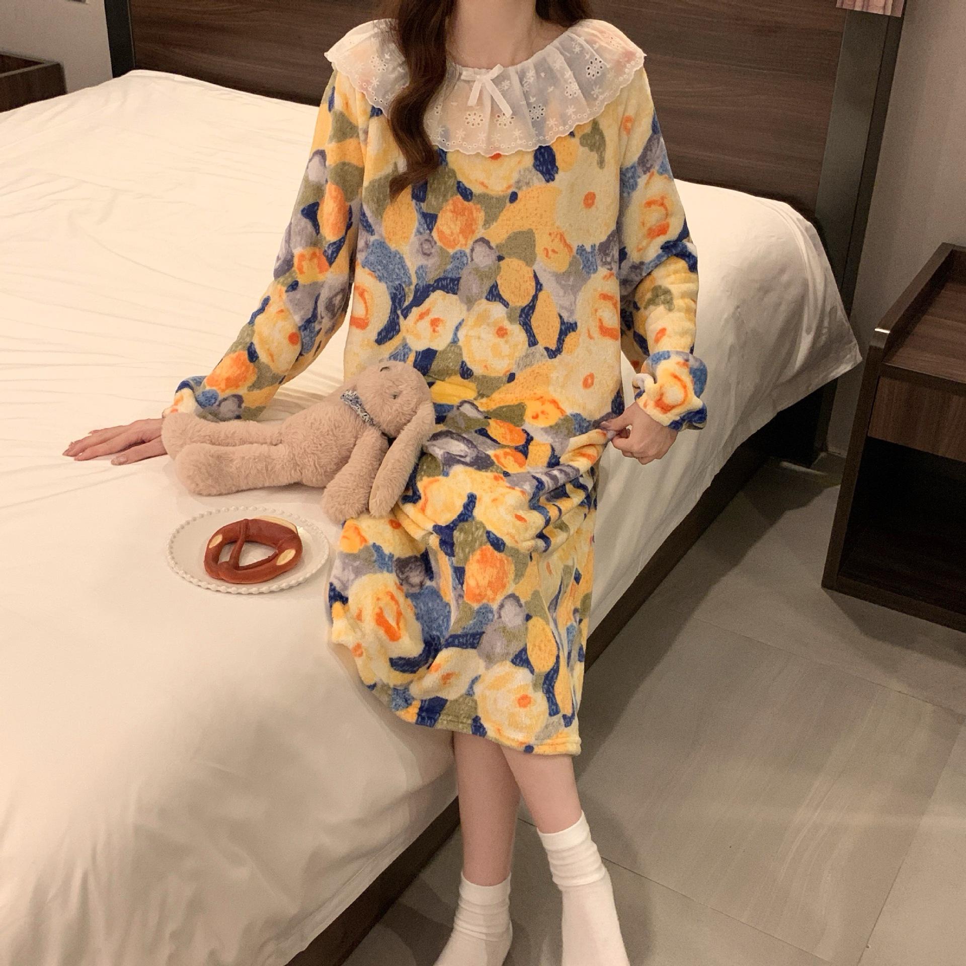 A Bao Xi Women s Lace Doll Collar Flannel Nightgown - Plus Size, Long Sleeve, Winter Pajamas One Size (80-140 jin)
A Bao Xi Women s Lace Doll Collar Flannel Nightgown - Plus Size, Long Sleeve, Winter Pajamas One Size (80-140 jin)