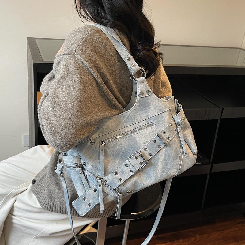 Small Niche Spicy Girl Motorcycle Bag Retro Belt Buckle Single Shoulder Tote Bag Large Capacity Multi Pocket Handbag
Small Niche Spicy Girl Motorcycle Bag Retro Belt Buckle Single Shoulder Tote Bag Large Capacity Multi Pocket Handbag