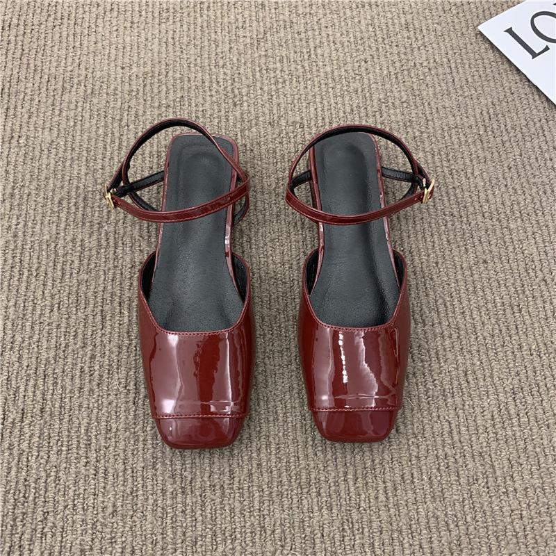 Red patent leather bag head sandals women s 2025 summer versatile square head low heel one-button Mary Jane single shoes Roman shoes 39 бордовый
Red patent leather bag head sandals women s 2025 summer versatile square head low heel one-button Mary Jane single shoes Roman shoes 39 бордовый