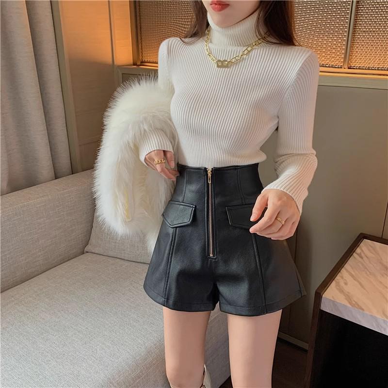 High-Waist PU Leather A-Line Shorts for Women – Slim, Fashionable, Versatile, Zippered Wide-Leg Style for Spring and Autumn Extra Small
High-Waist PU Leather A-Line Shorts for Women – Slim, Fashionable, Versatile, Zippered Wide-Leg Style for Spring and Autumn Extra Small