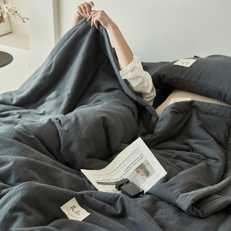 Mling Curved Stripe Summer Duvet Bedding Set
Mling Curved Stripe Summer Duvet Bedding Set