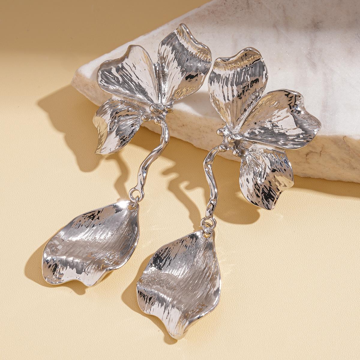 DIGADAGU Metal Textured Flower Petal Dangle Earrings New Luxury Elegant Earrings Women Daily Zircon Accessories медный
DIGADAGU Metal Textured Flower Petal Dangle Earrings New Luxury Elegant Earrings Women Daily Zircon Accessories медный