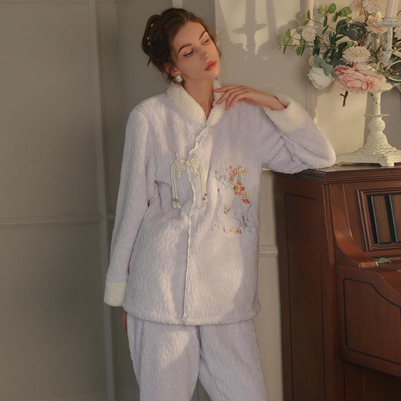 Women’s Plush Sleeping Suits Sexy Velvet Embroidered Chinese Knot Outer Robe and Pants Lounge Pajamas Comfortable Clothing one size
Women’s Plush Sleeping Suits Sexy Velvet Embroidered Chinese Knot Outer Robe and Pants Lounge Pajamas Comfortable Clothing one size
