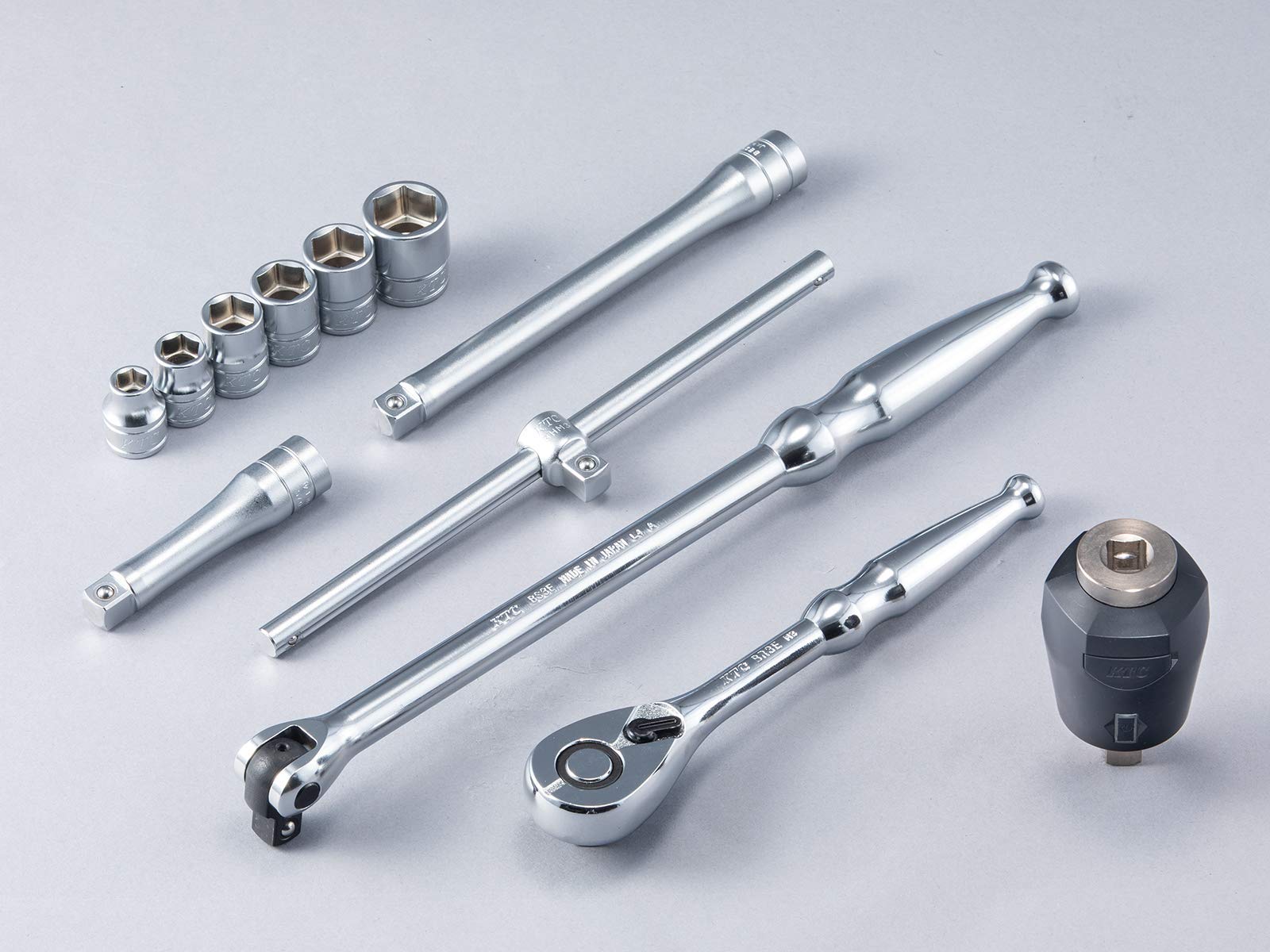 Набір торцевих гайкових ключів Kyoto Machinery Tools, модель TB312TQ (KTC) 9,5 кв. срібний
Набір торцевих гайкових ключів Kyoto Machinery Tools, модель TB312TQ (KTC) 9,5 кв. срібний