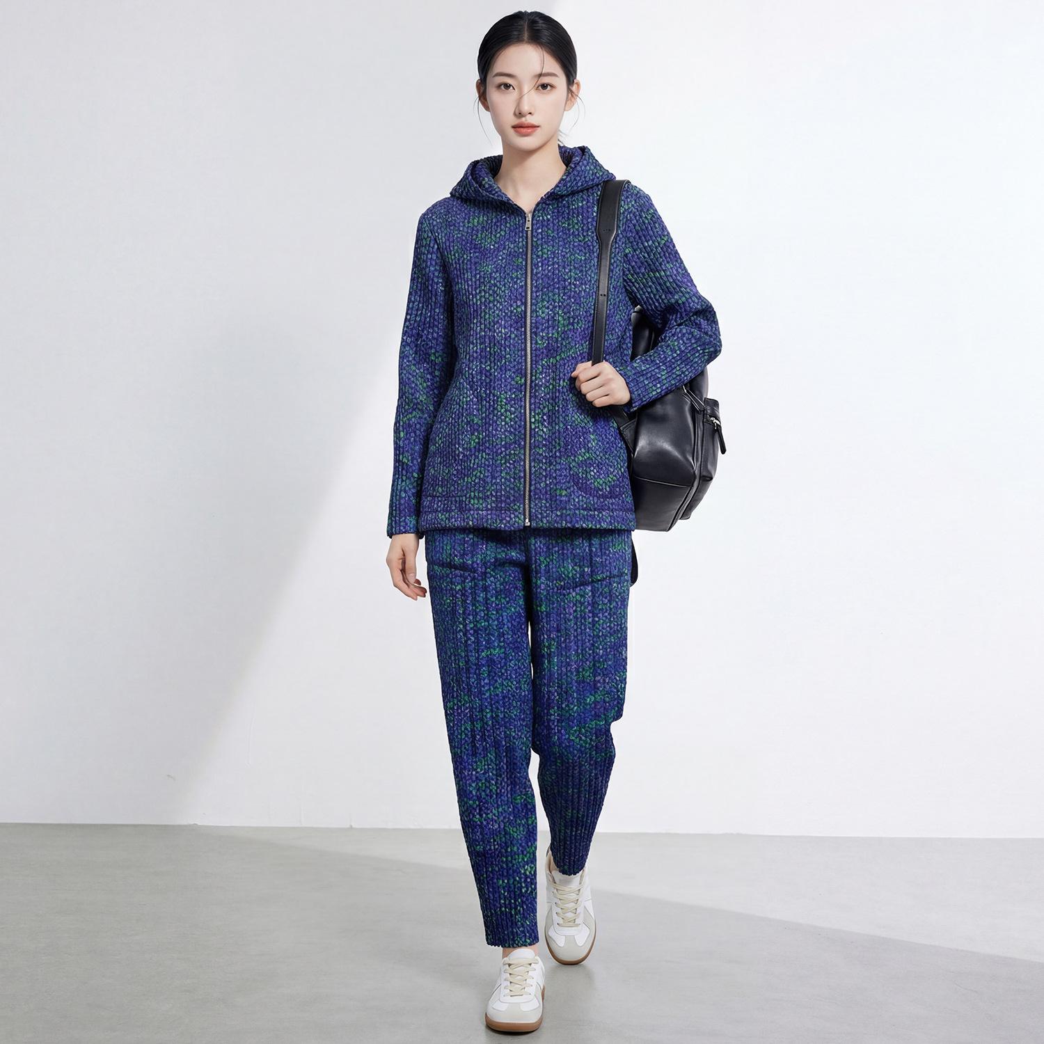 Stylish Women s Two-Piece Casual Set: Hooded Cotton Jacket & Versatile Pleated Jogger Pants Pants Only
Stylish Women s Two-Piece Casual Set: Hooded Cotton Jacket & Versatile Pleated Jogger Pants Pants Only