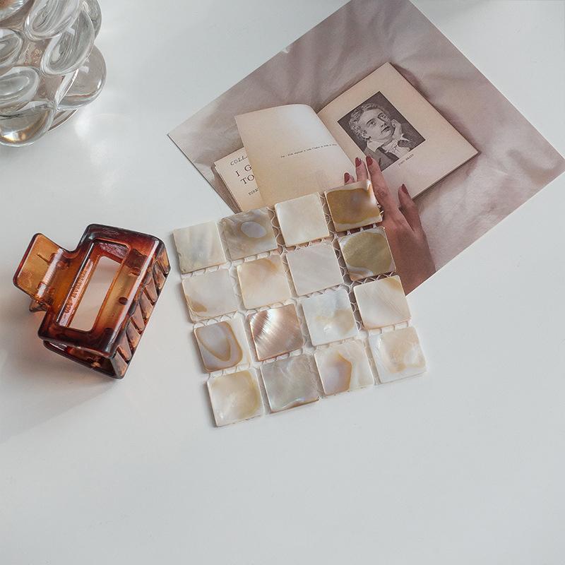 ins Квадратная подставка из ракушки с уникальным узором Изоляционная подставка из натуральной раковины с мозаикой
ins Квадратная подставка из ракушки с уникальным узором Изоляционная подставка из натуральной раковины с мозаикой