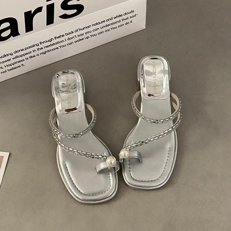 Французские жемчужные туфли-шлепанцы с закрытым носком, летние сандалии на среднем каблуке со стразами, 2025, новый летний темперамент 40 серебряный
Французские жемчужные туфли-шлепанцы с закрытым носком, летние сандалии на среднем каблуке со стразами, 2025, новый летний темперамент 40 серебряный