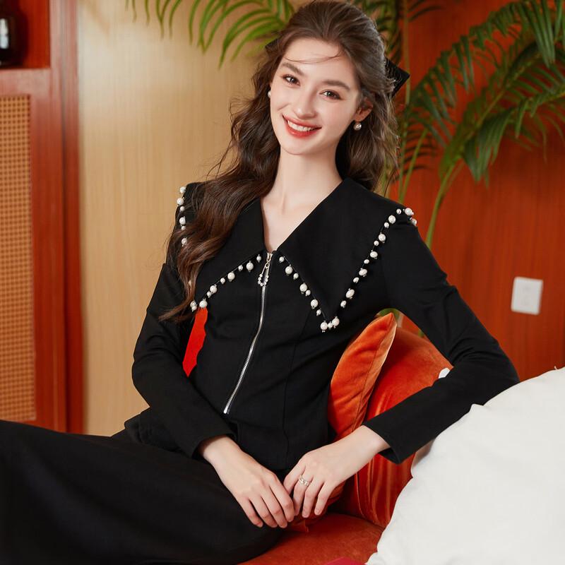 Женский кардиган приталенного кроя с лацканами, украшенными бисером XL
Женский кардиган приталенного кроя с лацканами, украшенными бисером XL