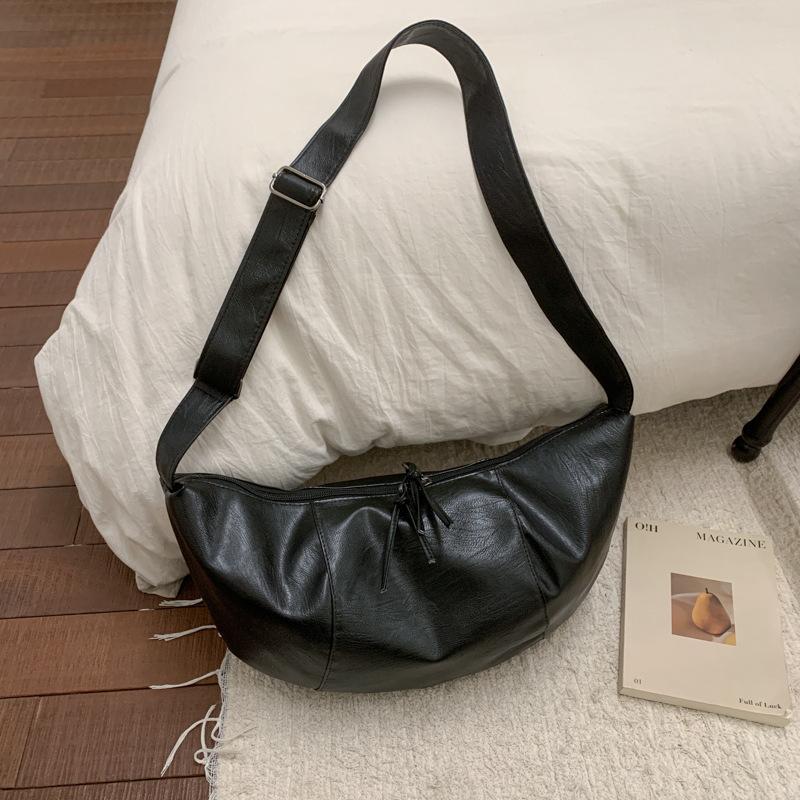 Autumn and winter large-capacity high-end sense commuter messenger bag female niche light luxury brown dumpling bag чорний
Autumn and winter large-capacity high-end sense commuter messenger bag female niche light luxury brown dumpling bag чорний