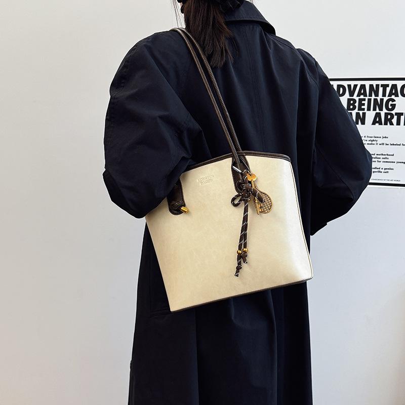 Tote bag premium sense retro bag women s 2025 new autumn and winter handbag shoulder bag popular commuter armpit bag 25*9*25 покинуть белый
Tote bag premium sense retro bag women s 2025 new autumn and winter handbag shoulder bag popular commuter armpit bag 25*9*25 покинуть белый