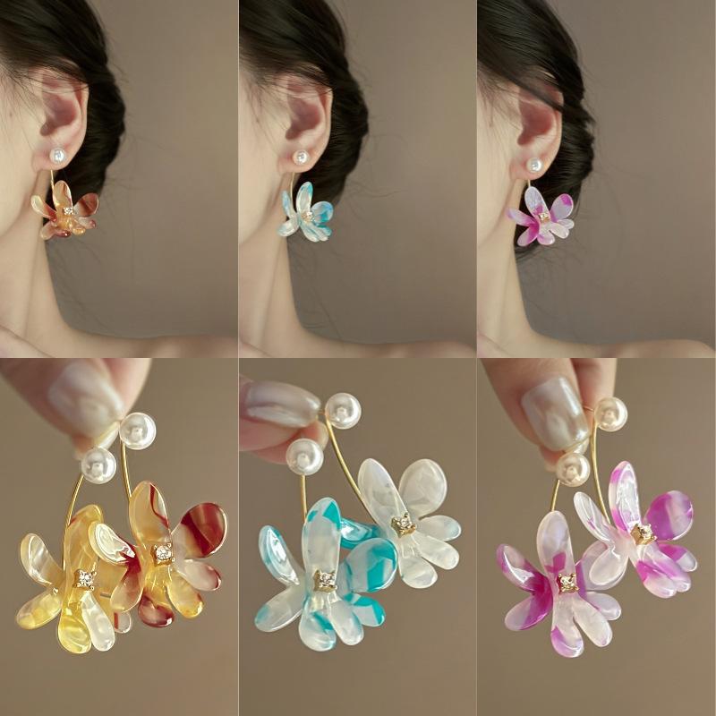 Acetate diamond-encrusted flower pearl stud earrings fashion retro light luxury high-end earrings niche temperament earrings women
Acetate diamond-encrusted flower pearl stud earrings fashion retro light luxury high-end earrings niche temperament earrings women