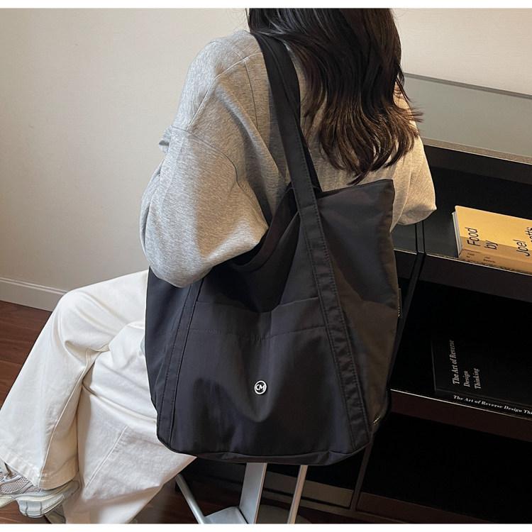 Bag Women s Large Capacity Fashionable All-match Shoulder Trendy Tote Work Commuting Korean Handbag 42x15x31 чорний
Bag Women s Large Capacity Fashionable All-match Shoulder Trendy Tote Work Commuting Korean Handbag 42x15x31 чорний