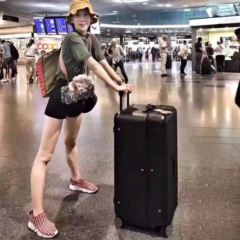 Міцний дорожній чемодан на колесах великої місткості з кодовим замком 20 inch
Міцний дорожній чемодан на колесах великої місткості з кодовим замком 20 inch